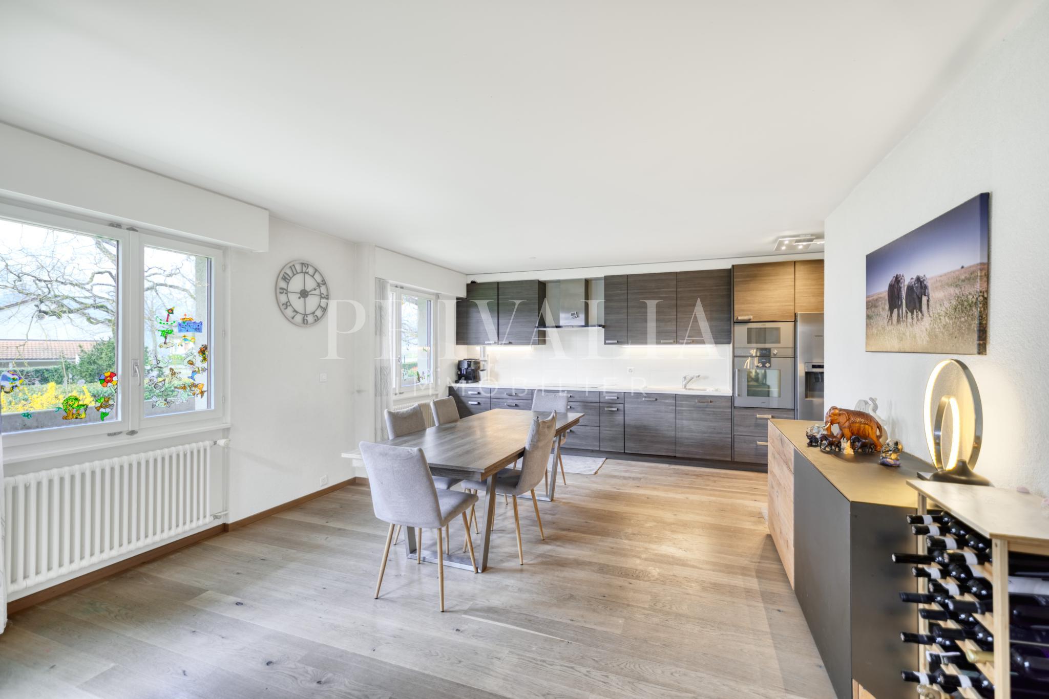 PrivaliaEn exclusivité : Duplex rénové avec vue dégagée à Laconnex