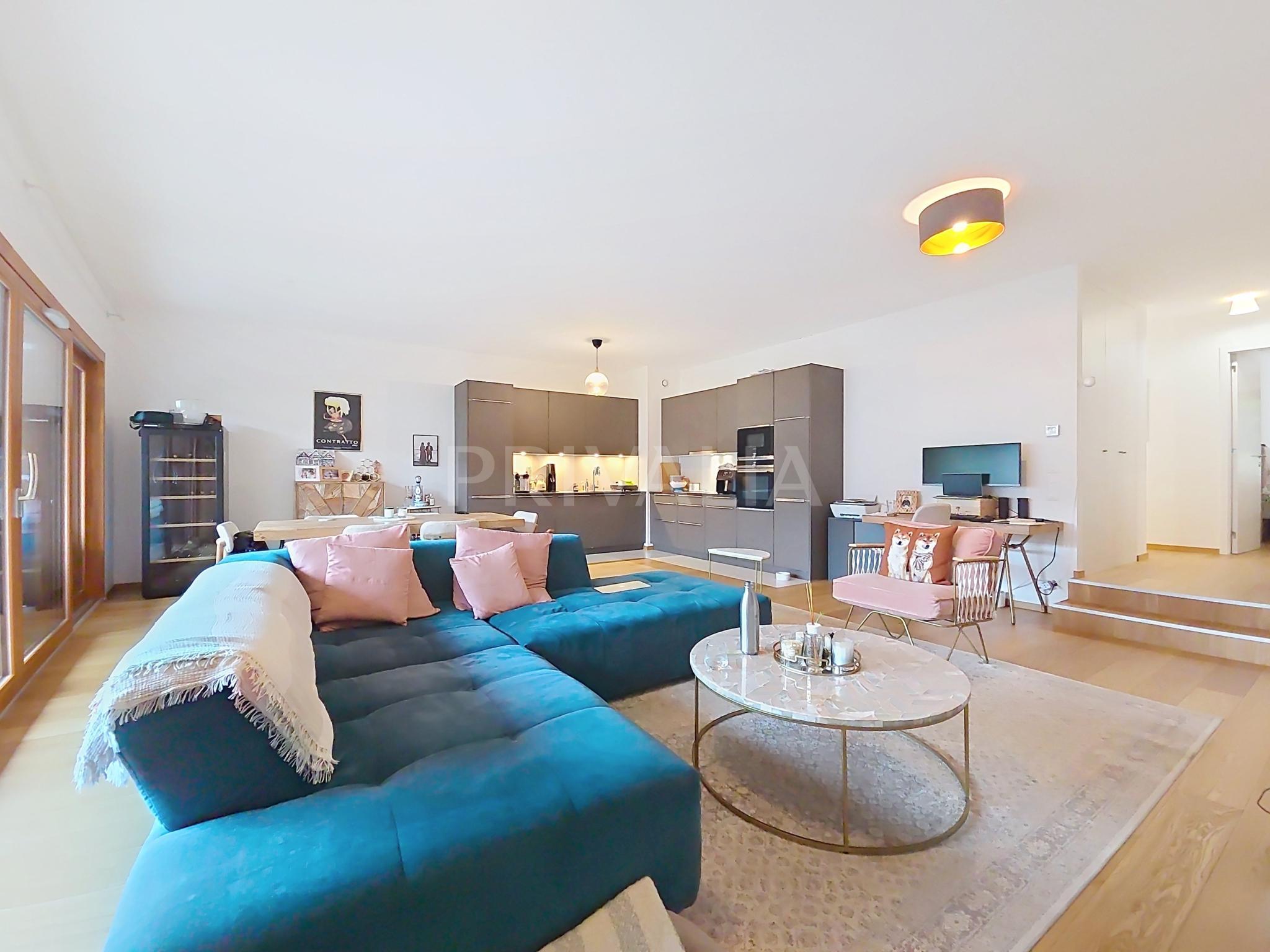 PrivaliaBeautiful contemporary 5-room flat just a stone’s throw from the lake