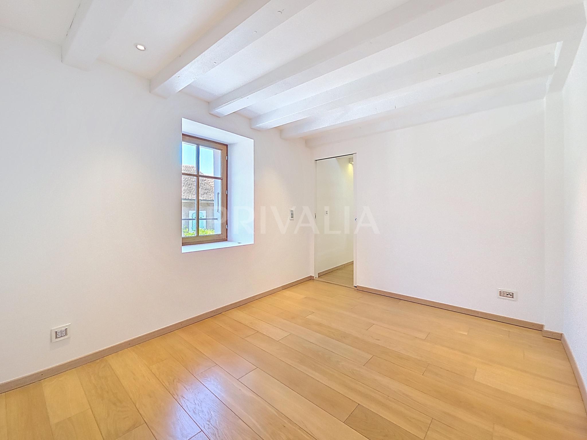 PrivaliaMagnifique triplex contemporain de 7 pièces avec terrasse