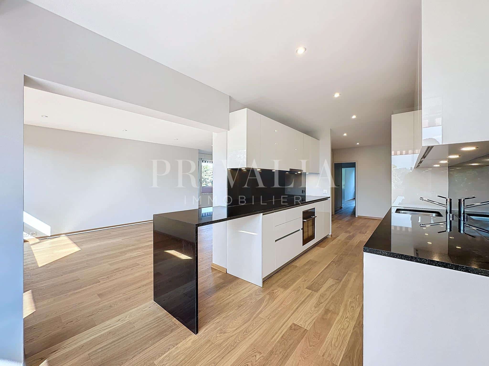 PrivaliaSuperbe appartement traversant avec vue dégagée à deux pas du parc La Grange
