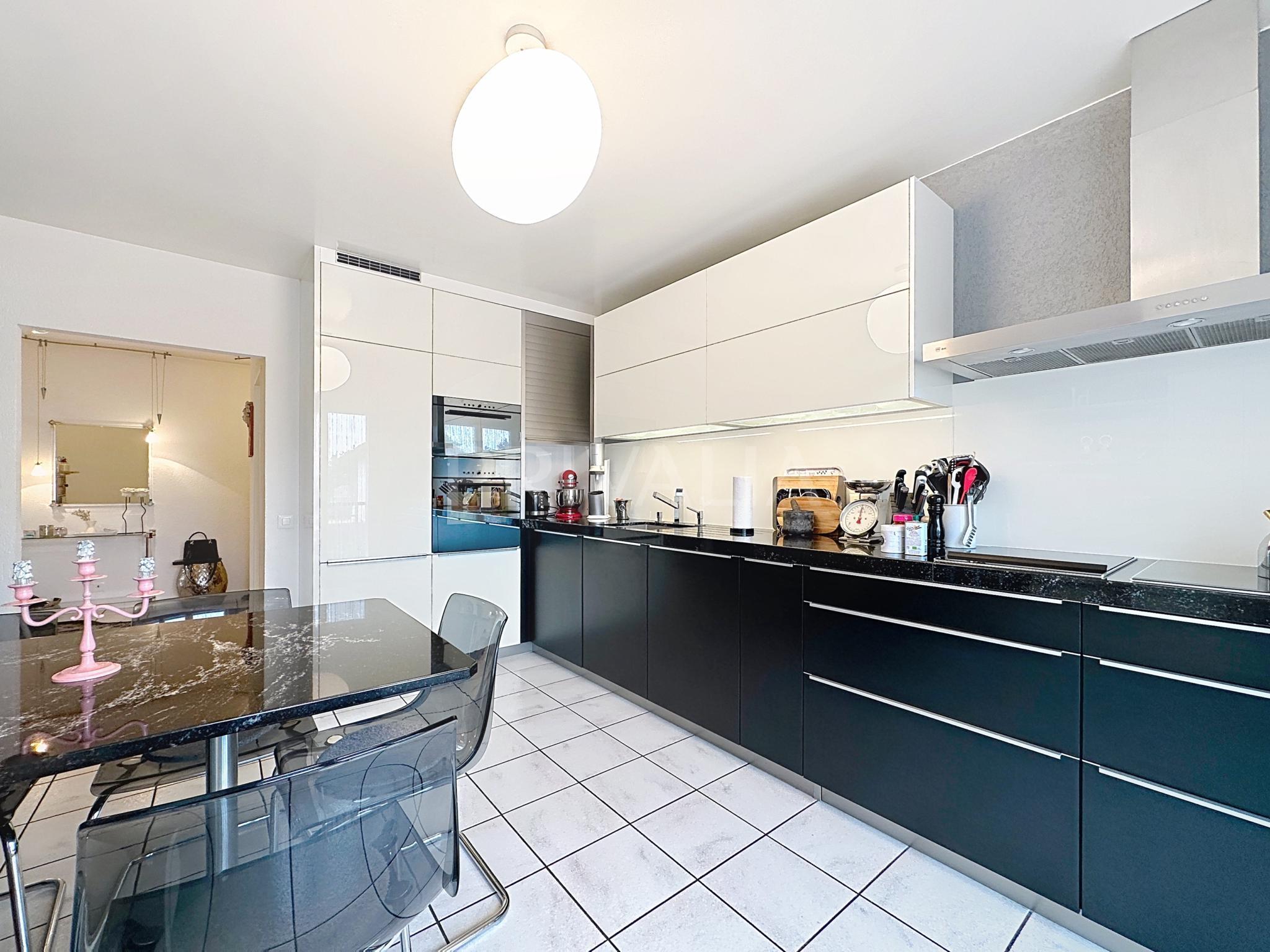 PrivaliaRenovated duplex of 235 m2