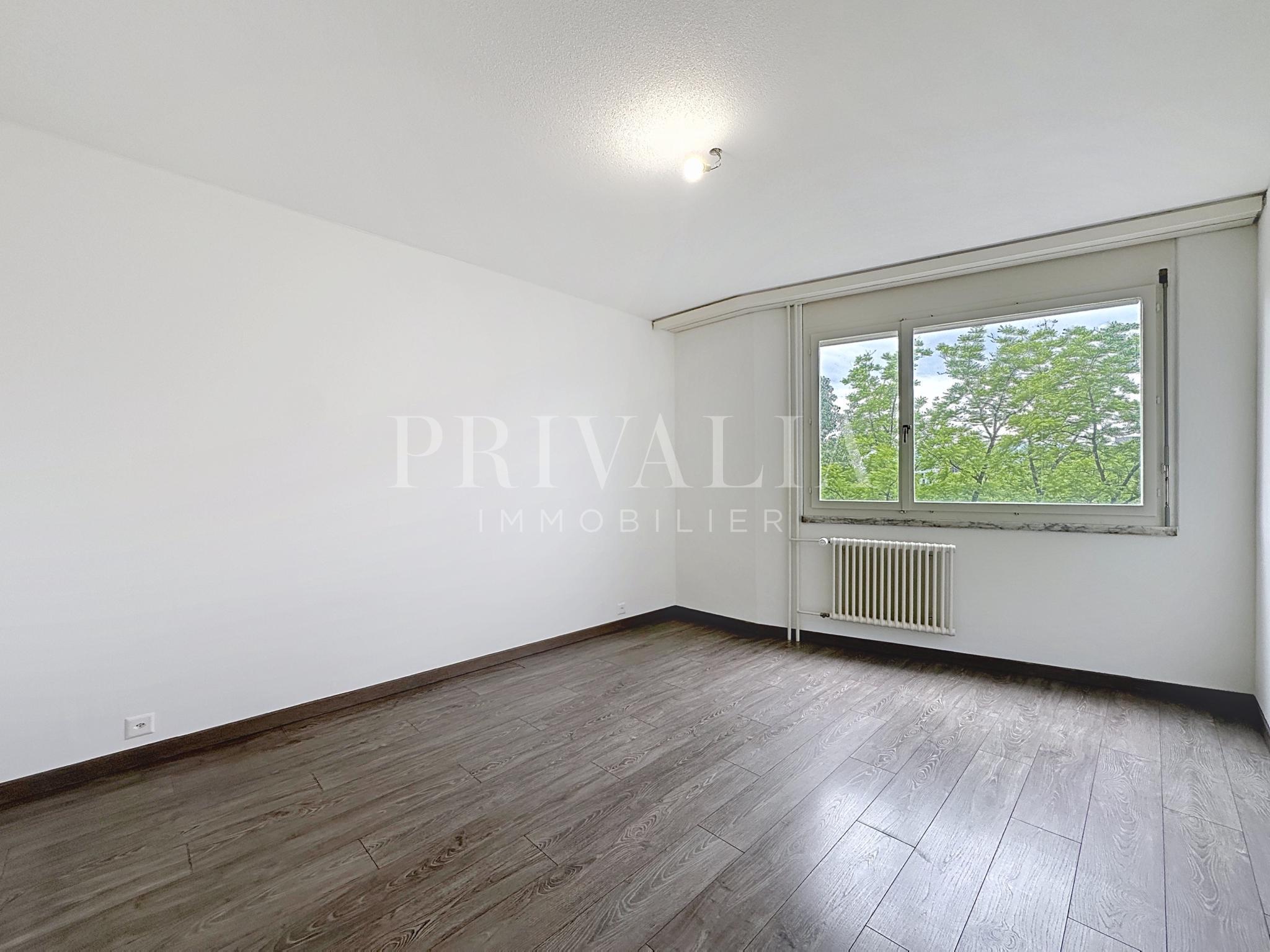 PrivaliaBeautiful 3.5-room through flat with balcony