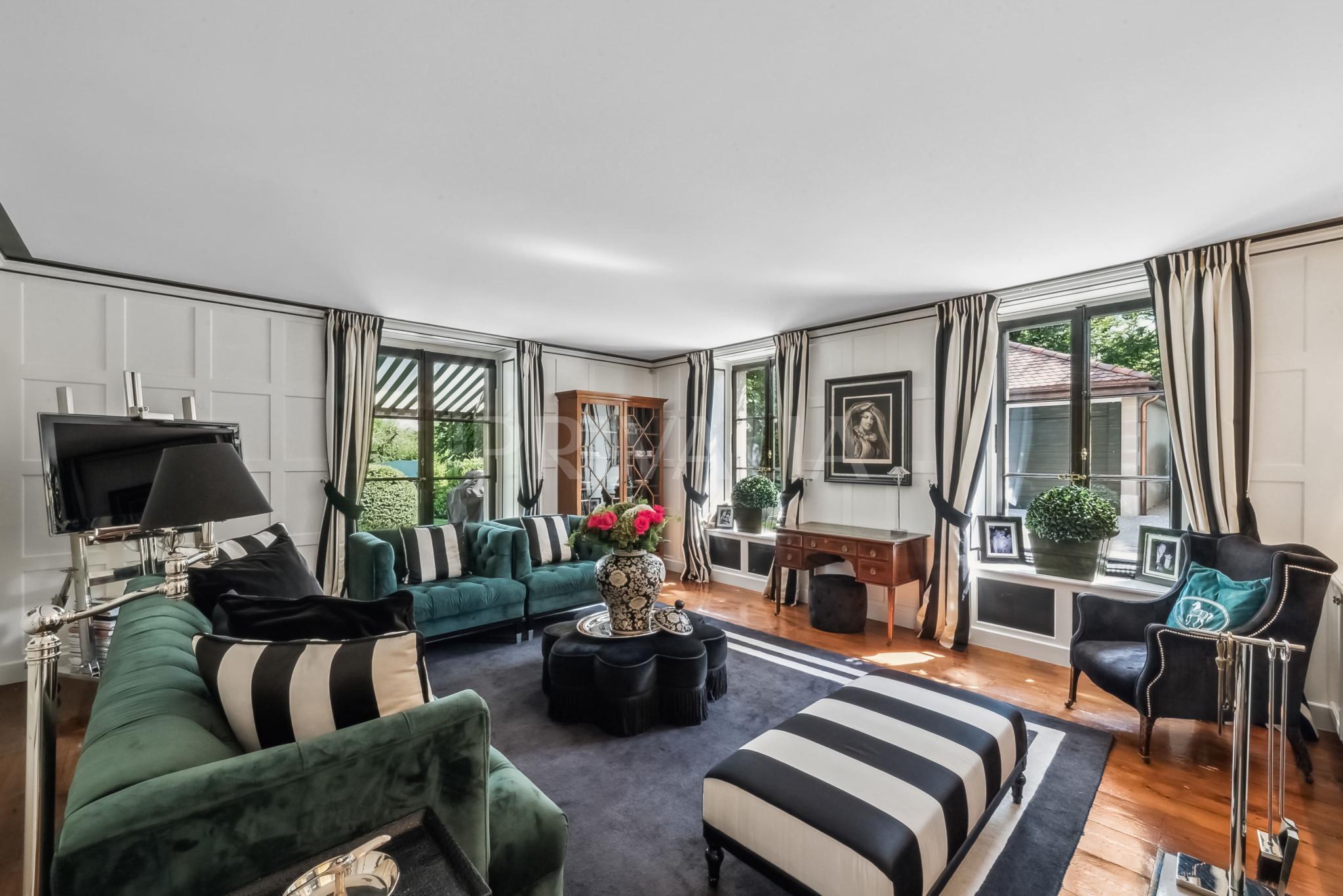 PrivaliaUnique : Splendid residence with outbuilding in the heart of Vandoeuvres