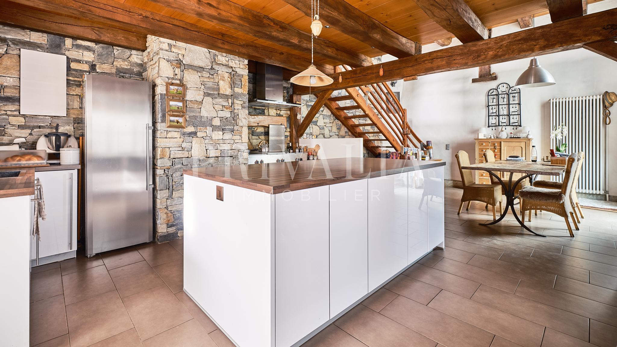 PrivaliaMaison de village rénovée avec charme et volumes généreux