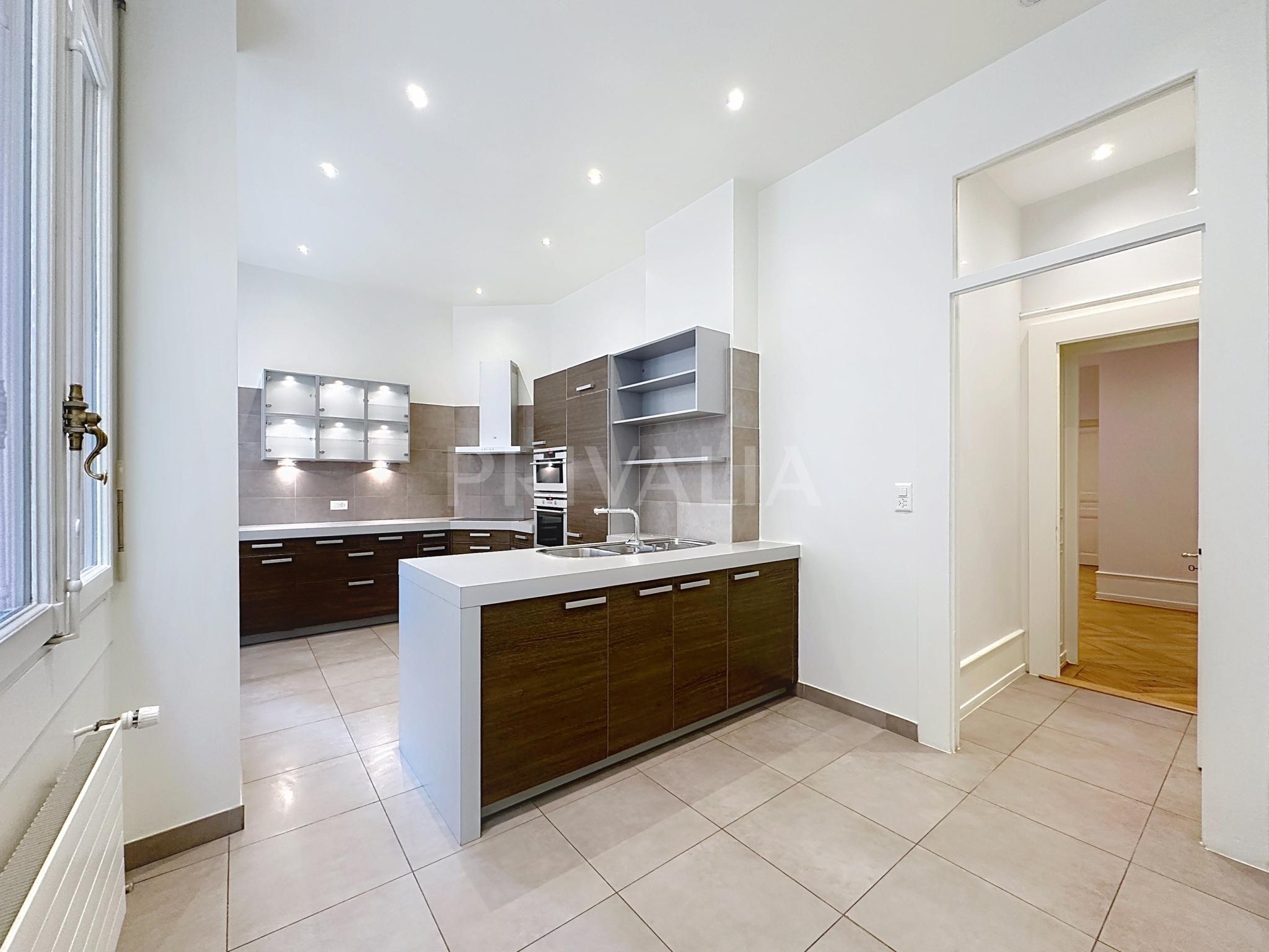 PrivaliaREMARKABLE APARTMENT IN THE TRANCHEES AREA