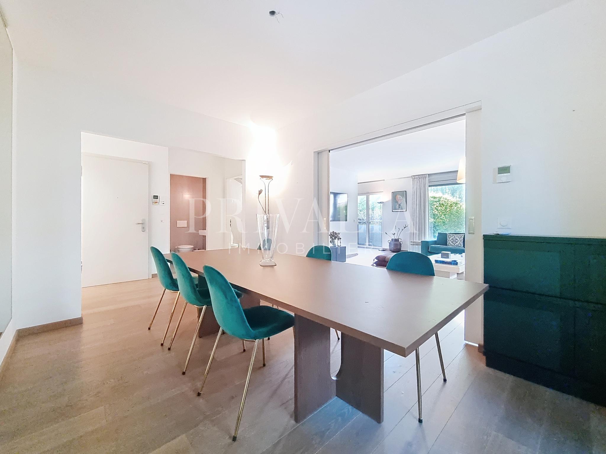 PrivaliaBeautiful contemporary furnished ground floor flat with terraces