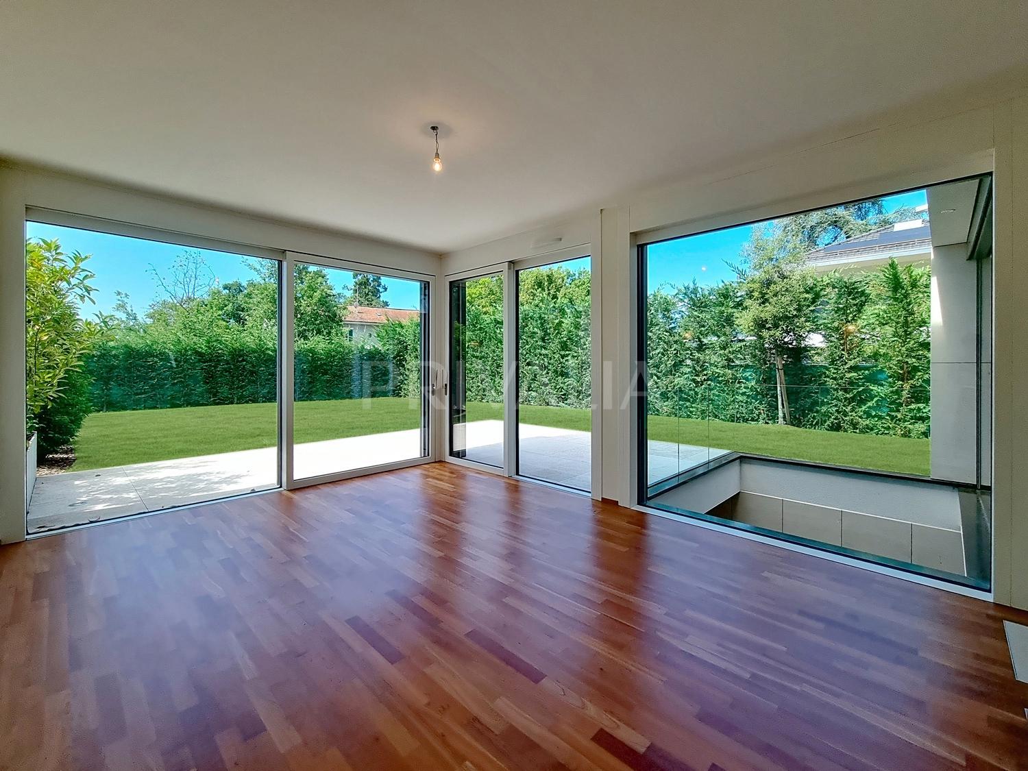 PrivaliaSuperb semi-detached gabled villa at the gates of Florissant