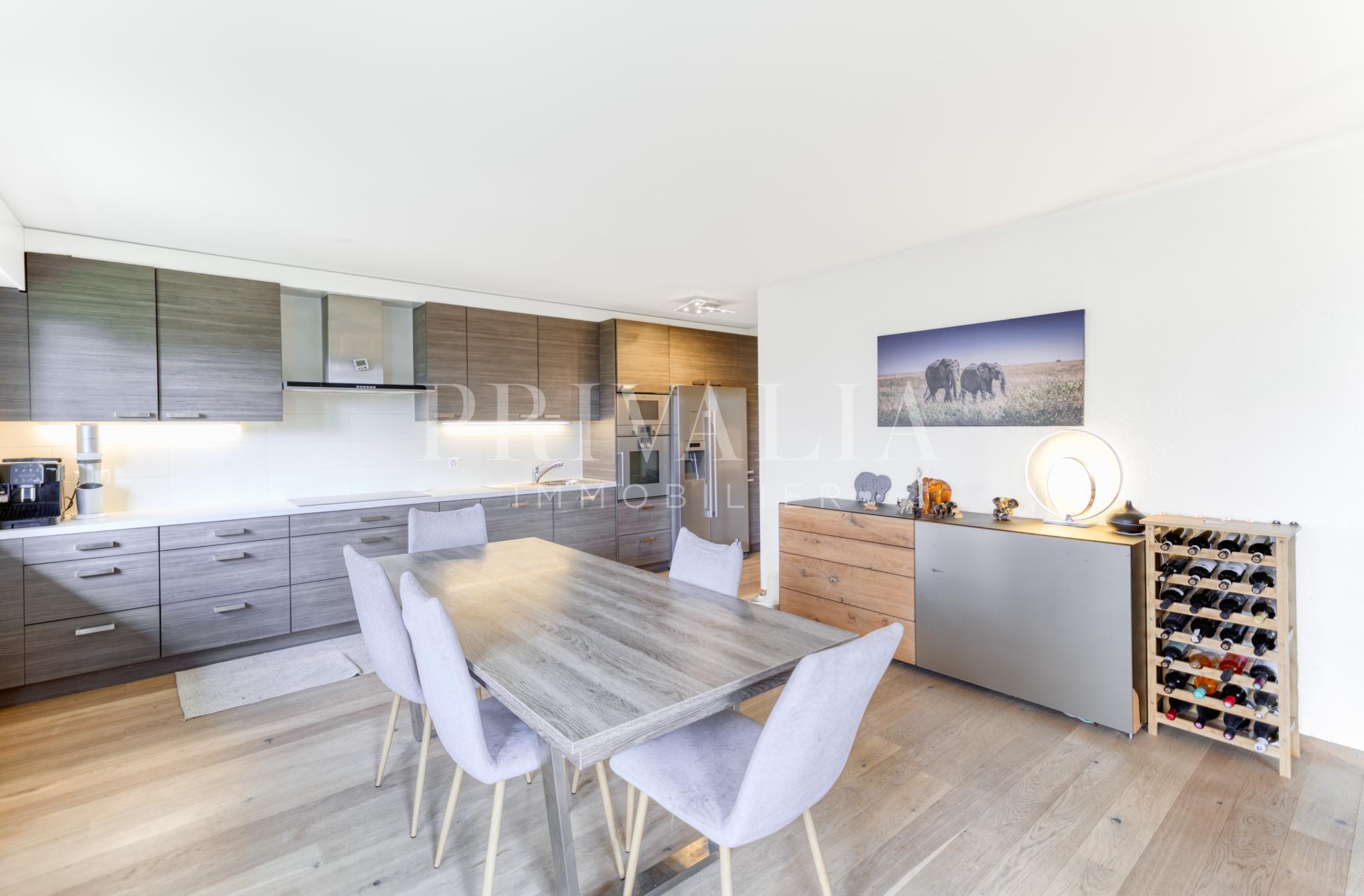 PrivaliaEn exclusivité : Duplex rénové avec vue dégagée à Laconnex