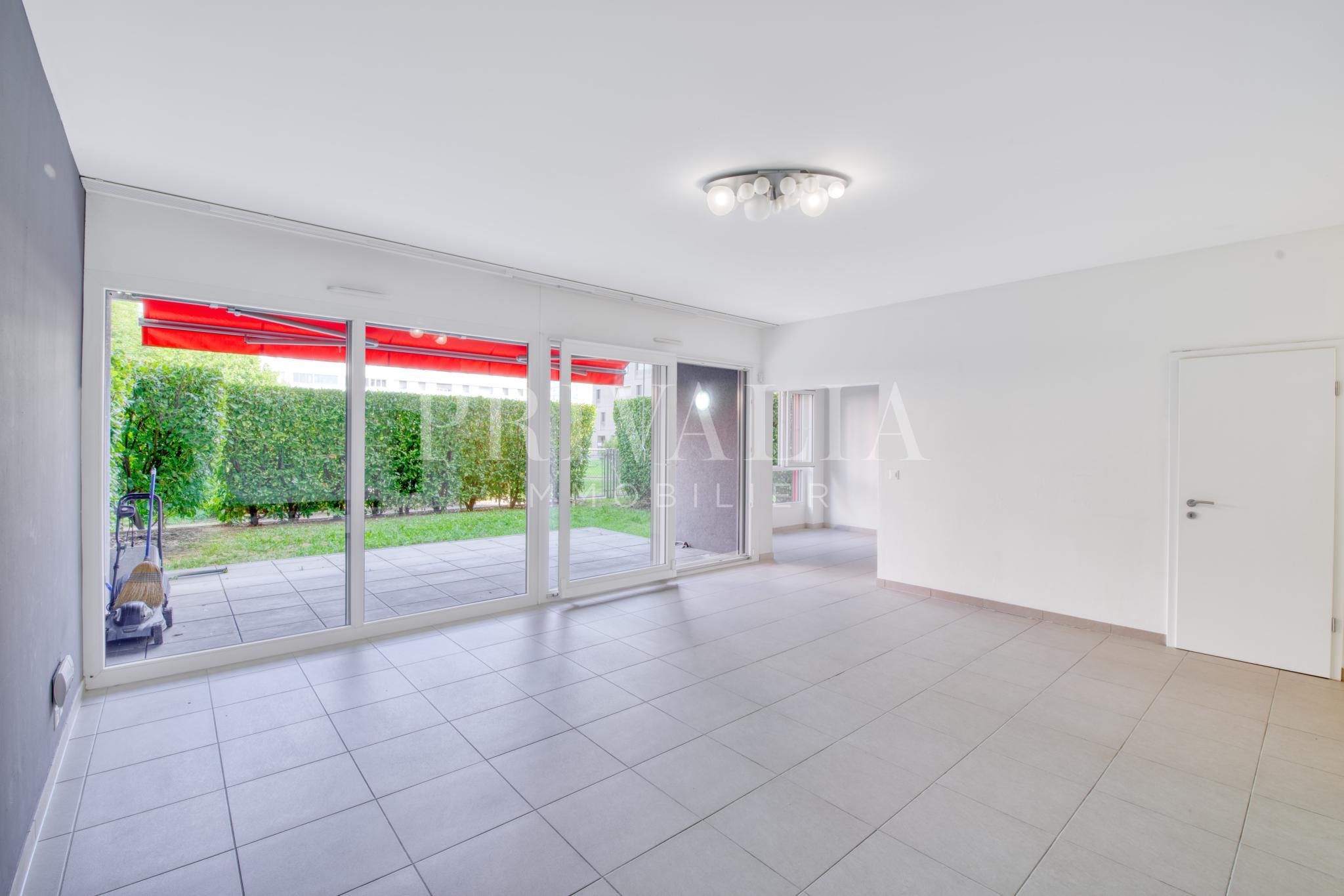 Privalia4-Room Ground Floor Flat / sale under a separate and permanent right (DDP)