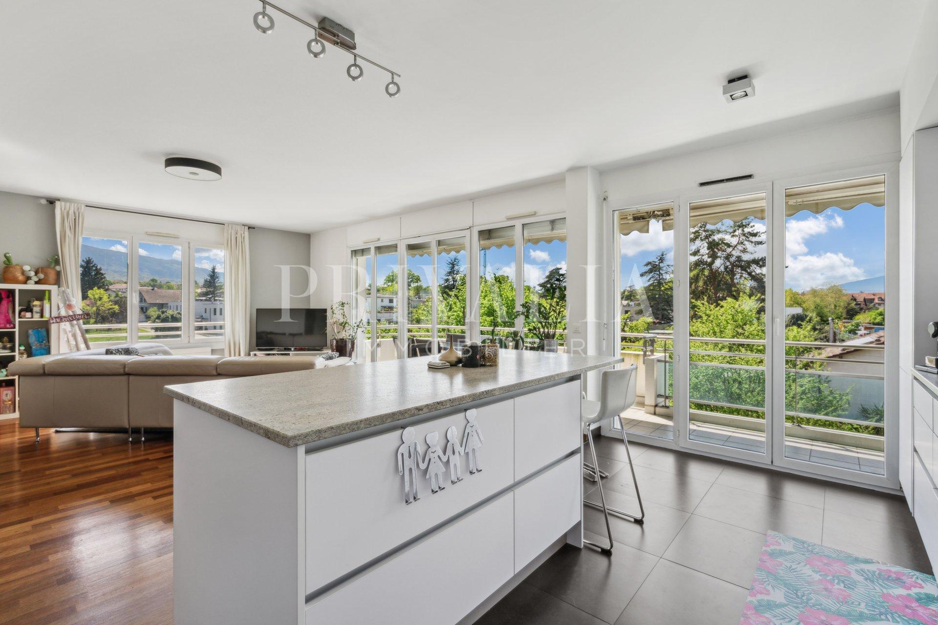 PrivaliaEn exclusivité: Appartement en pignon avec vue sur le Salève et espaces verdoyants