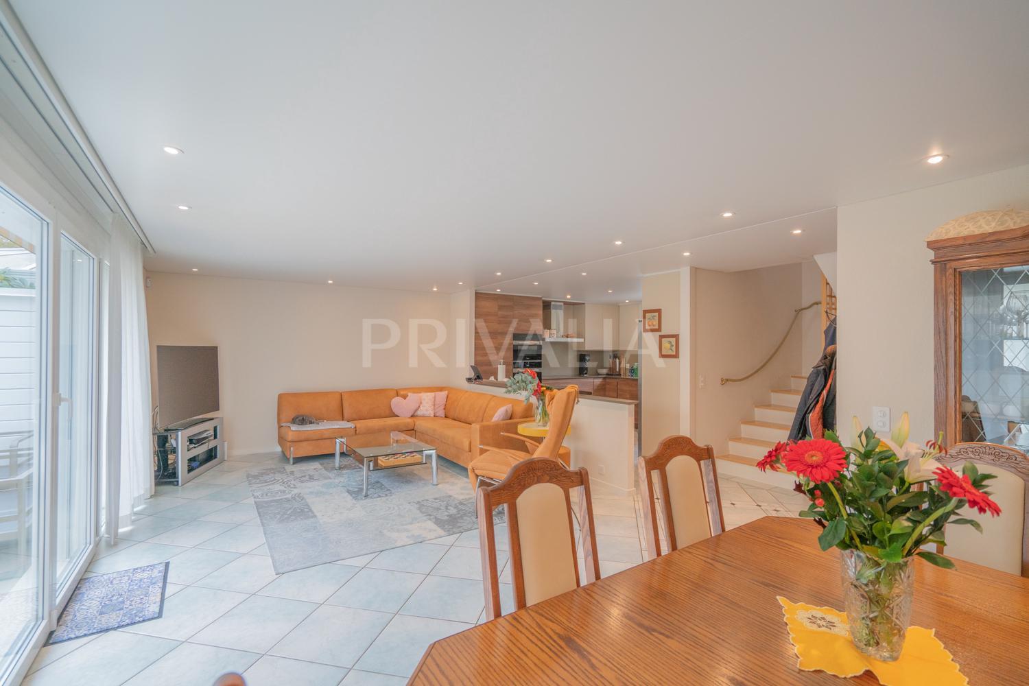 PrivaliaBeautiful semi-detached house with south facing garden