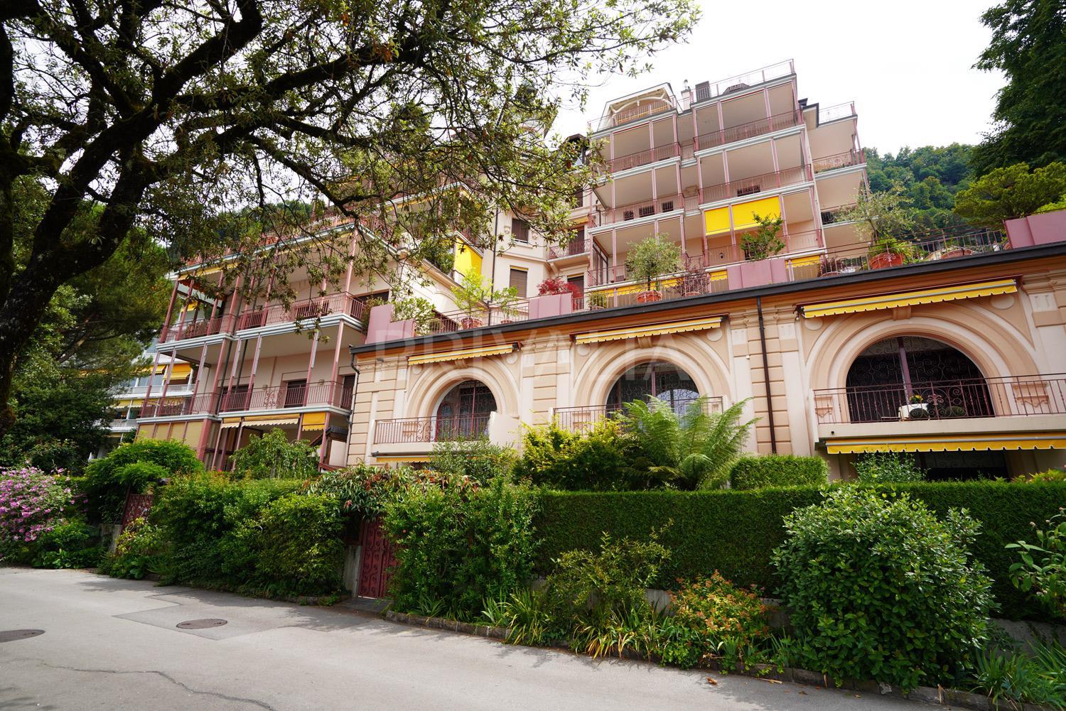 PrivaliaEn exclusivité : Idéal pour investisseur – Appartement spacieux de 2 ½ pièces avec terrasse et parking