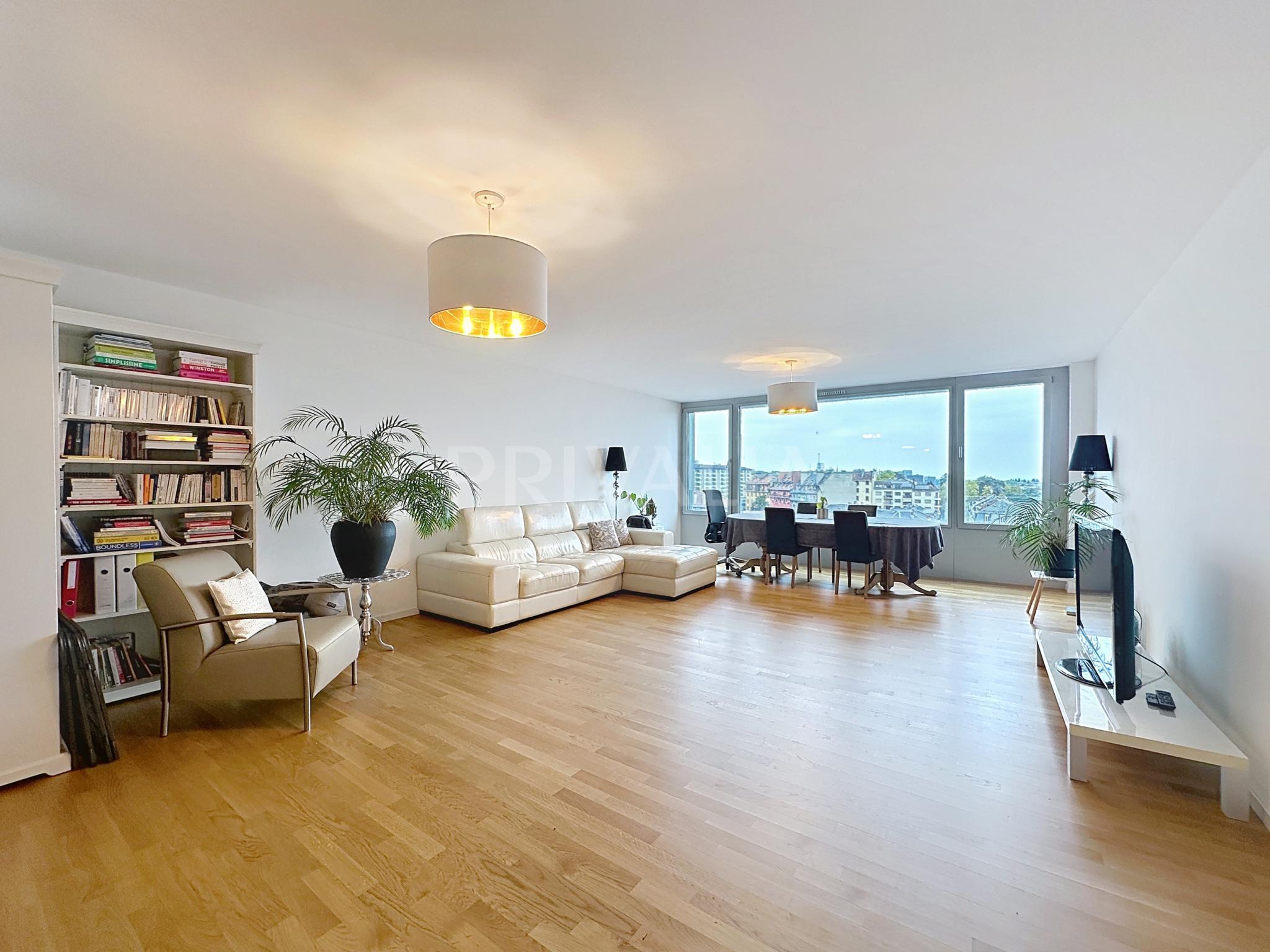 PrivaliaBel appartement contemporain avec une vue imprenable sur la ville