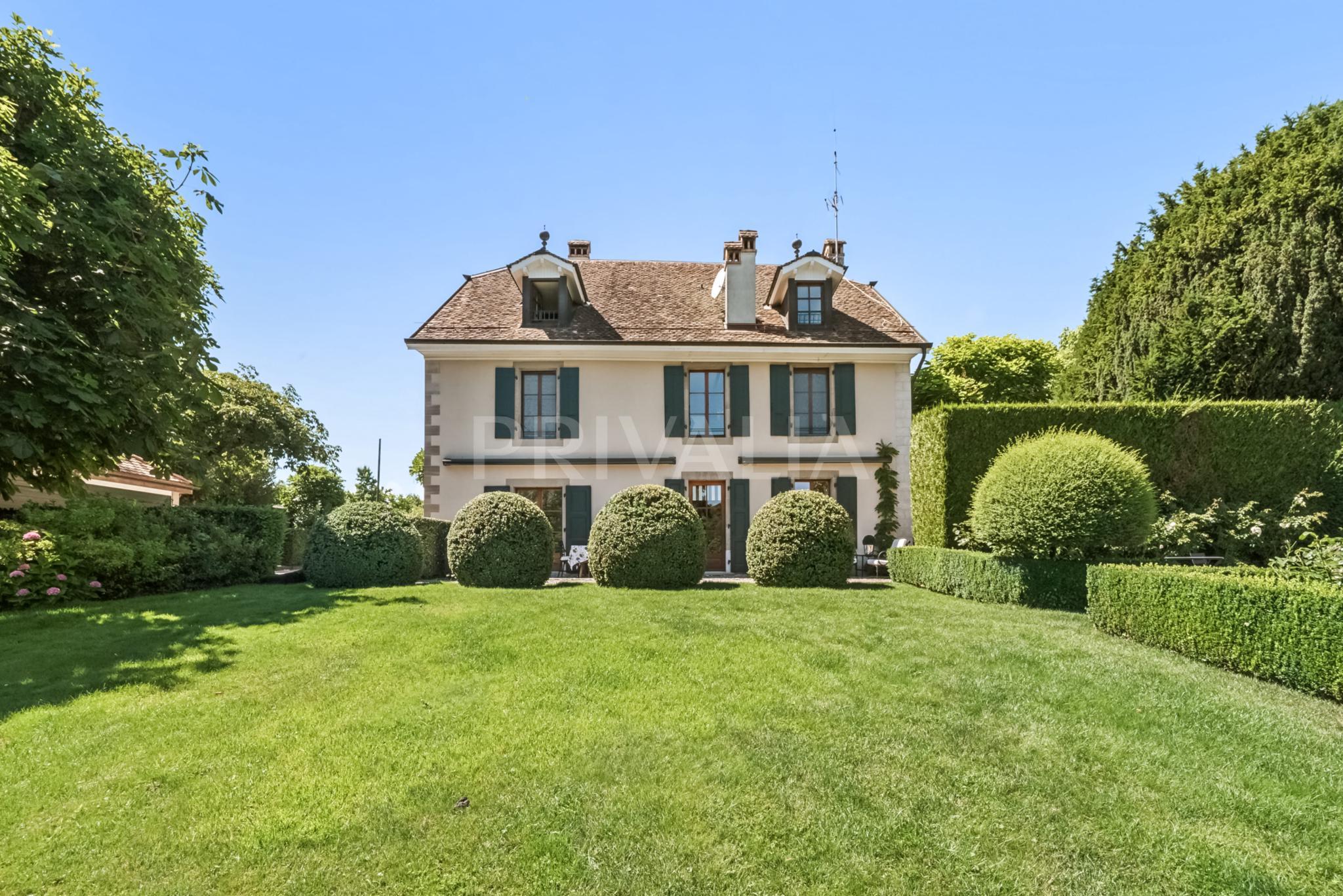 PrivaliaUnique : Splendid residence with outbuilding in the heart of Vandoeuvres