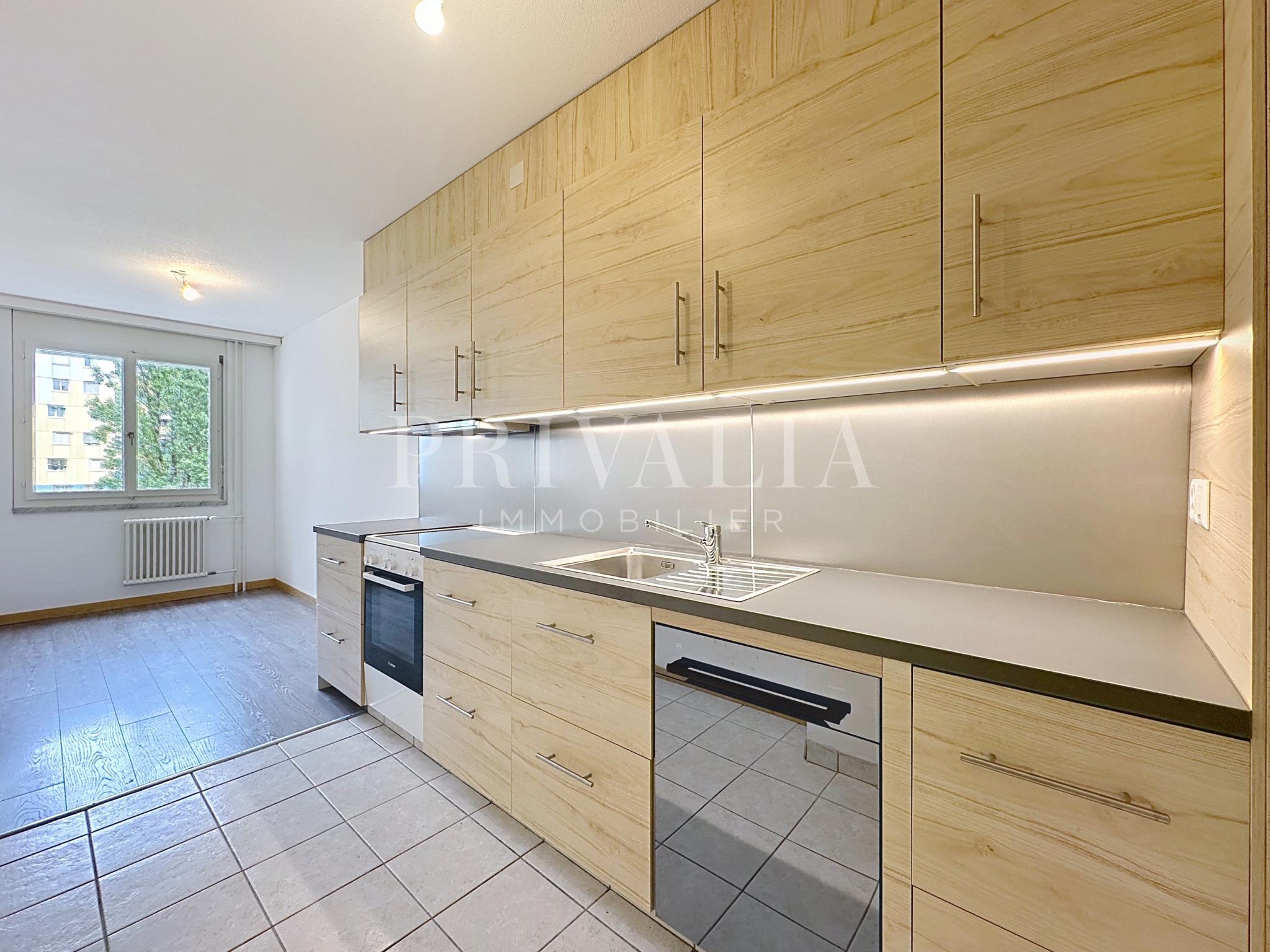 PrivaliaBeautiful 3.5-room through flat with balcony