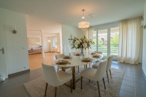 PrivaliaEn exclusivité : Grand appartement à Sézenove