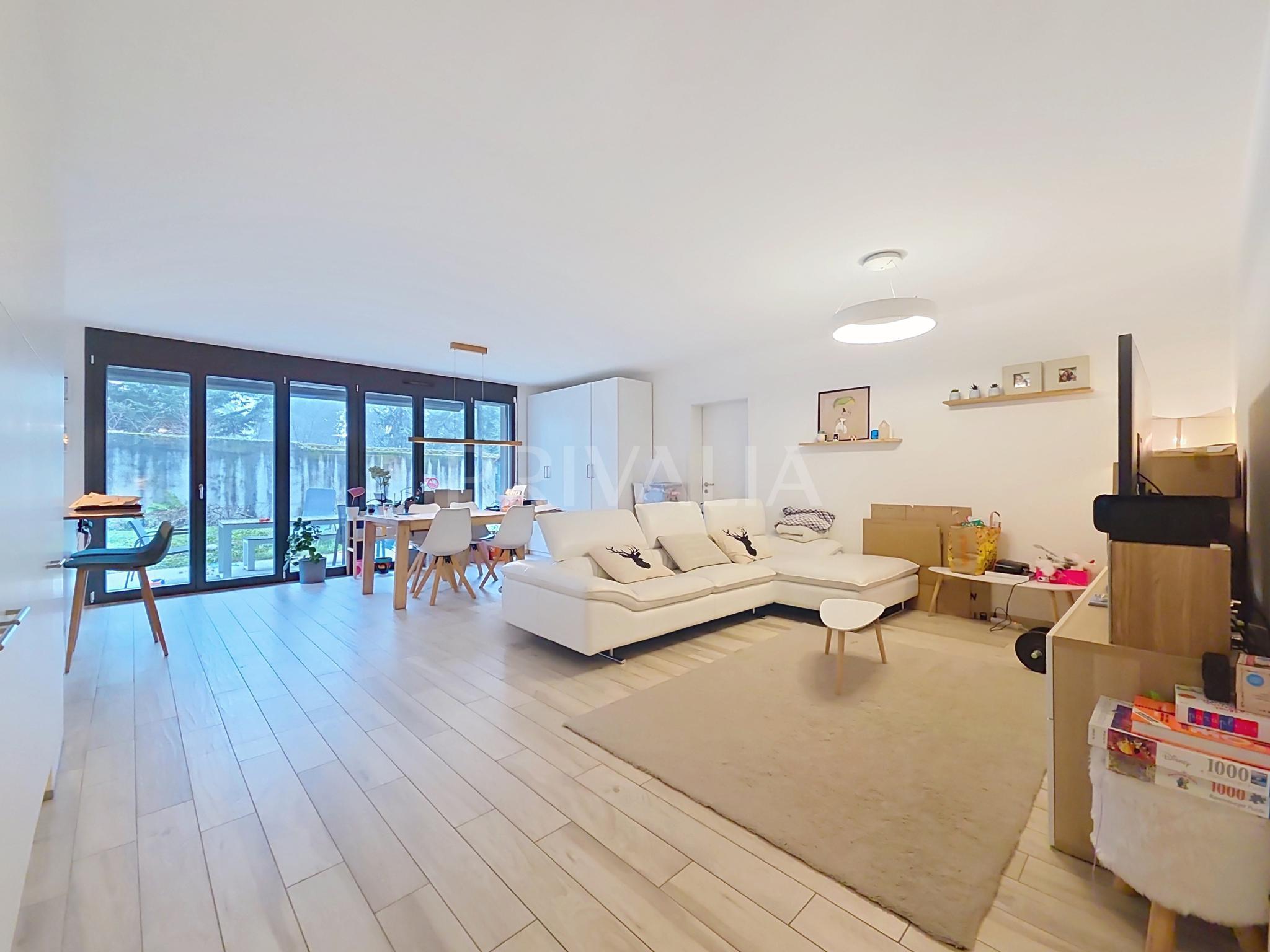 PrivaliaSpacious family flat with garden in a village setting