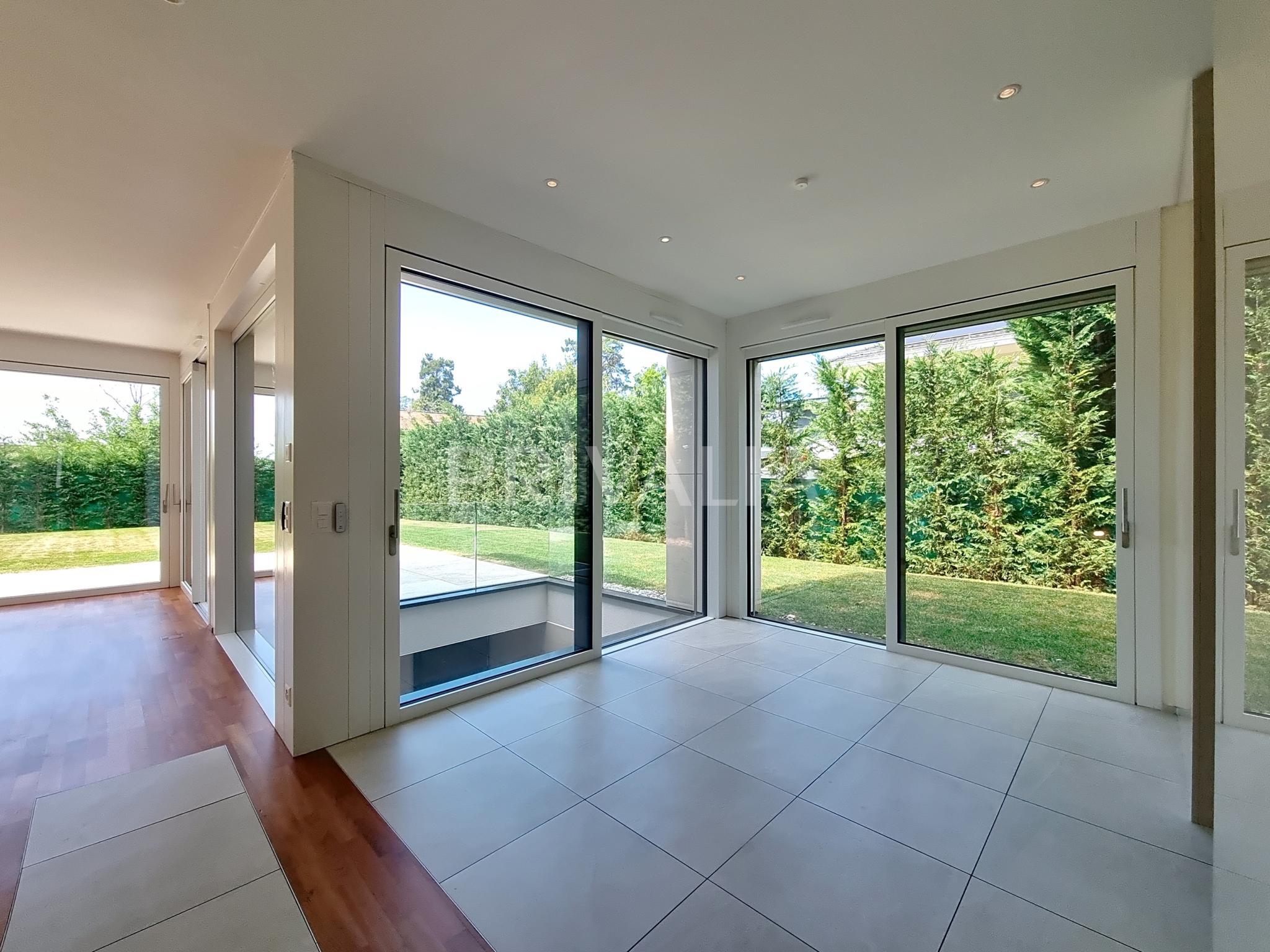 PrivaliaSuperb semi-detached gabled villa at the gates of Florissant
