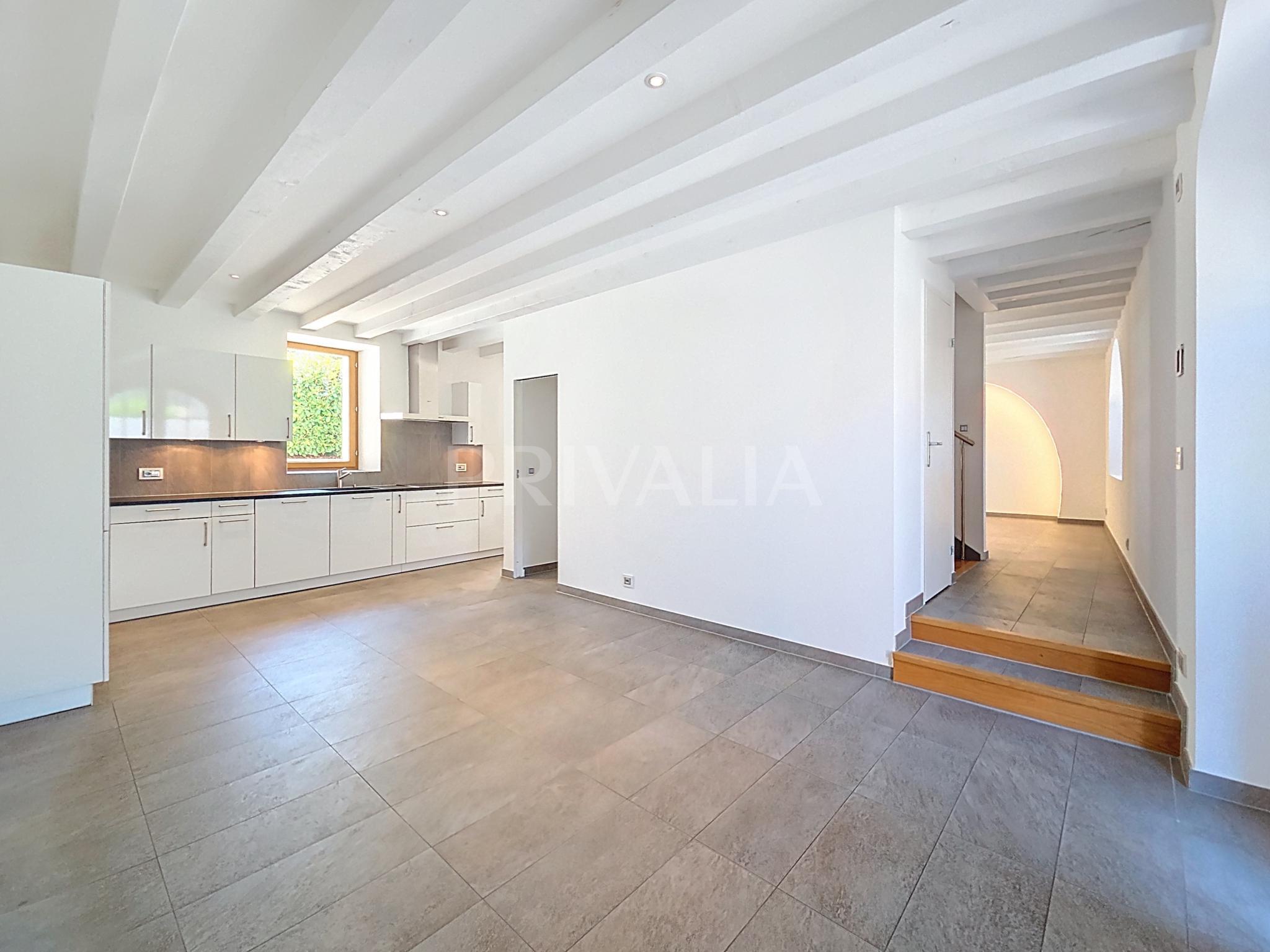 PrivaliaMagnifique triplex contemporain de 7 pièces avec terrasse