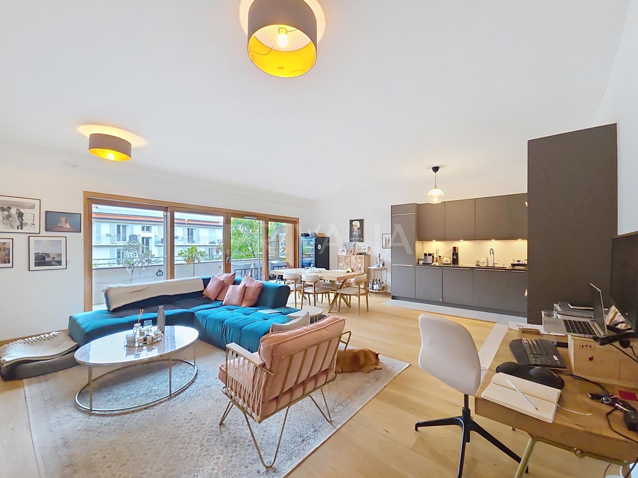 PrivaliaBeautiful contemporary 5-room flat just a stone’s throw from the lake