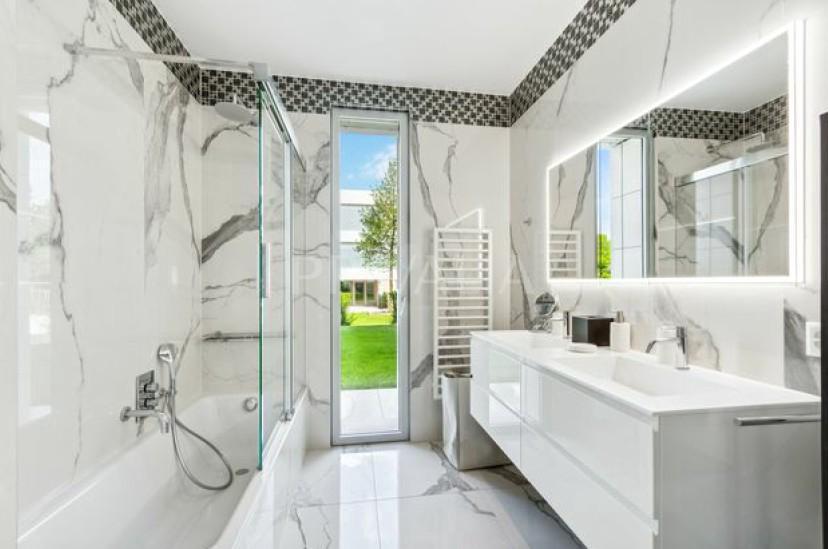 PrivaliaMagnifique appartement de 5 pièces avec jardin privé au cœur de Cologny