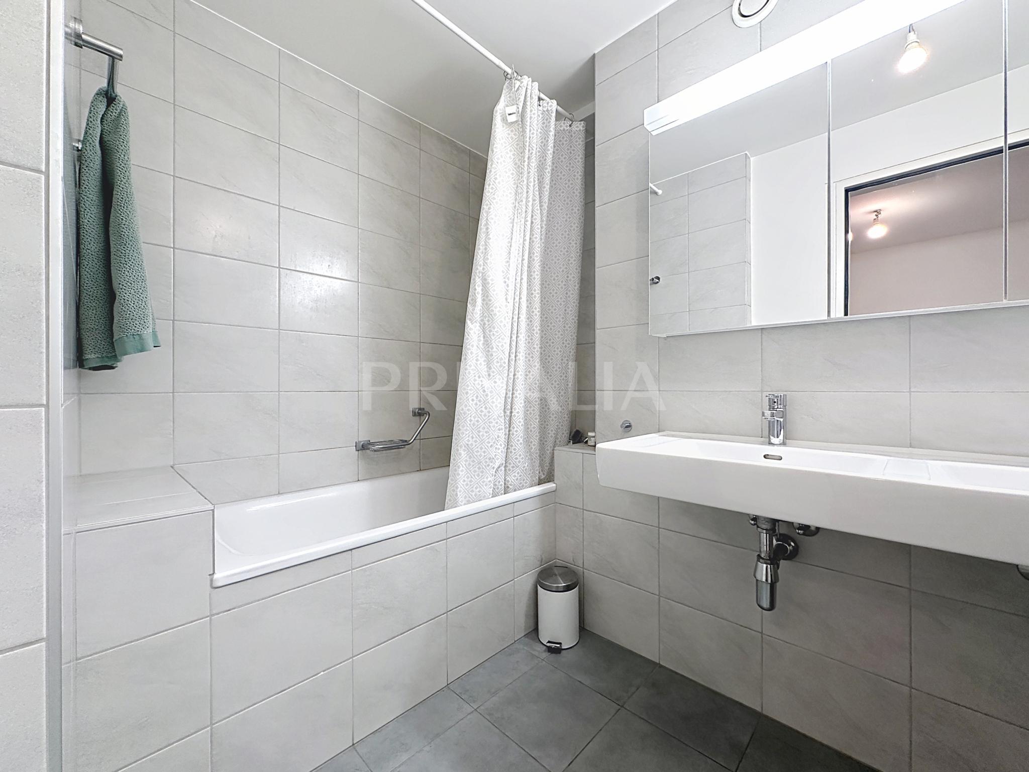PrivaliaBel appartement contemporain avec une vue imprenable sur la ville