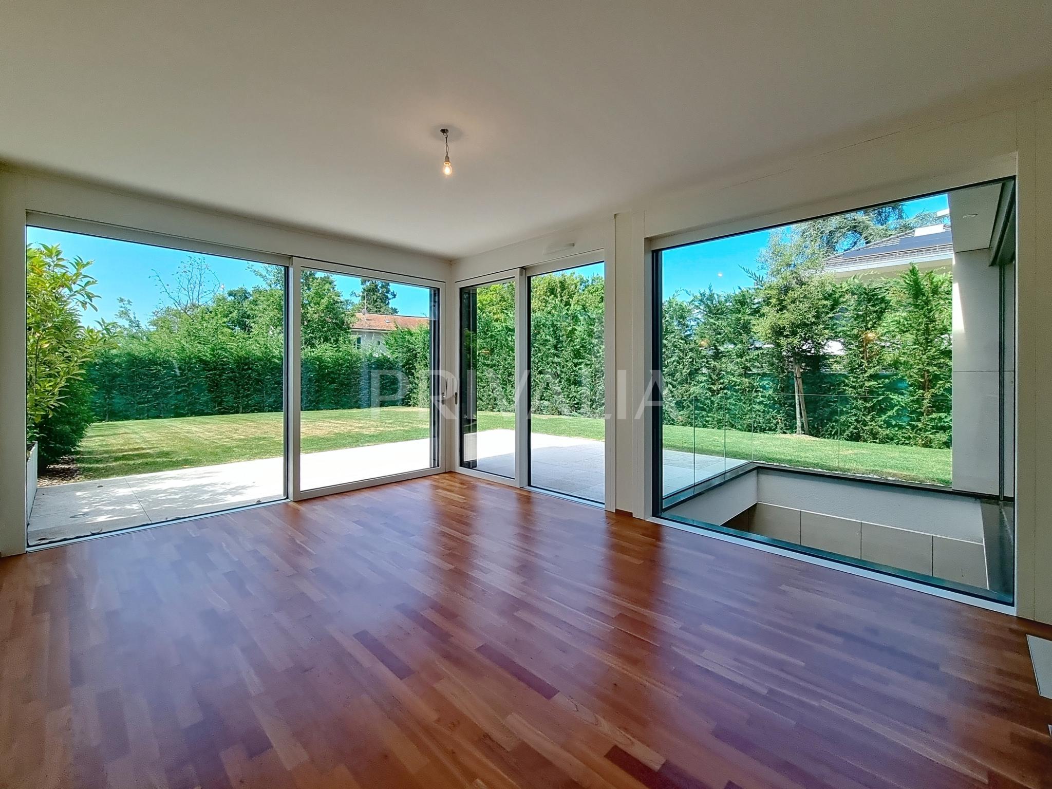 PrivaliaSuperb semi-detached gabled villa at the gates of Florissant
