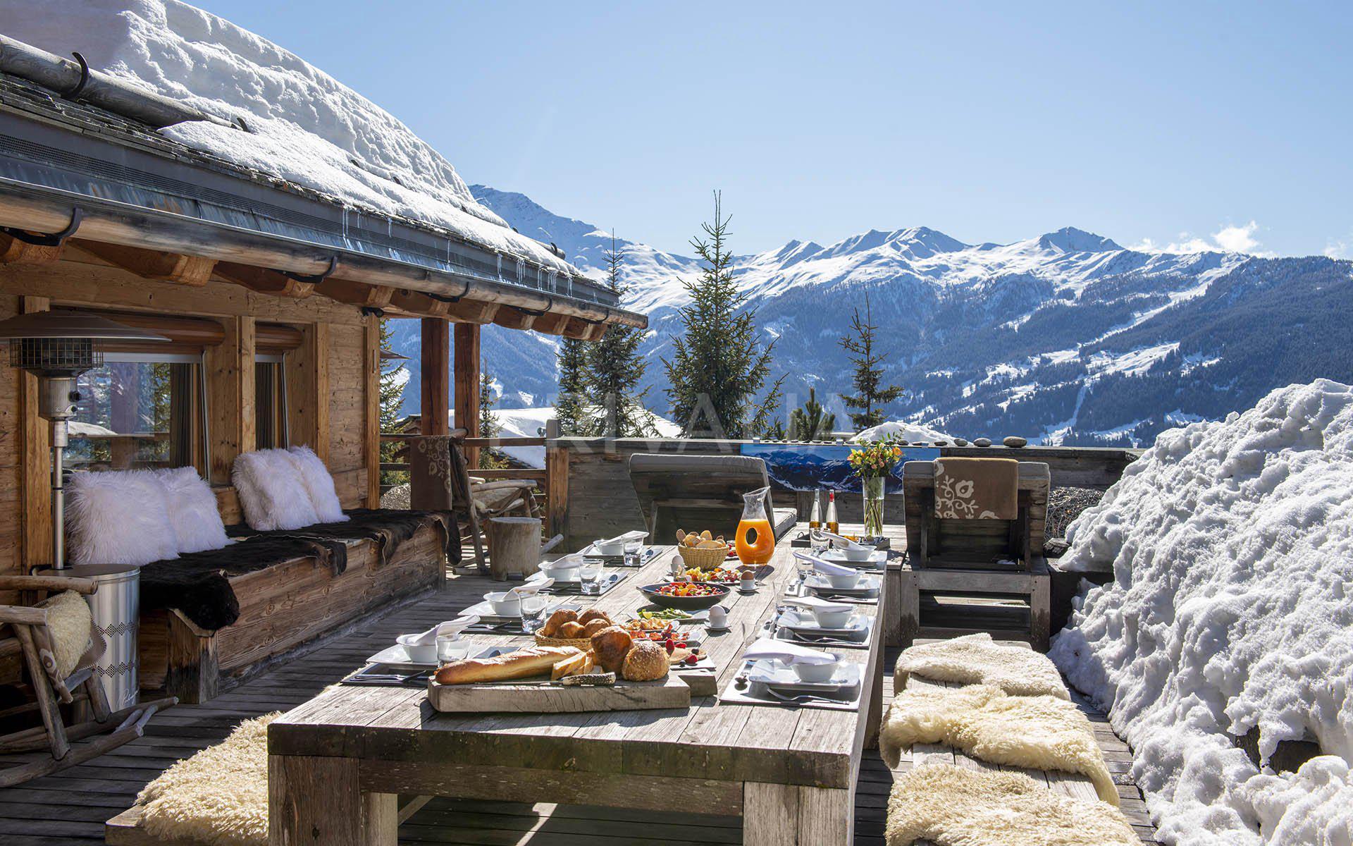 PrivaliaPropriété d’exception avec spa, piscine intérieure et vue panoramique sur les Alpes