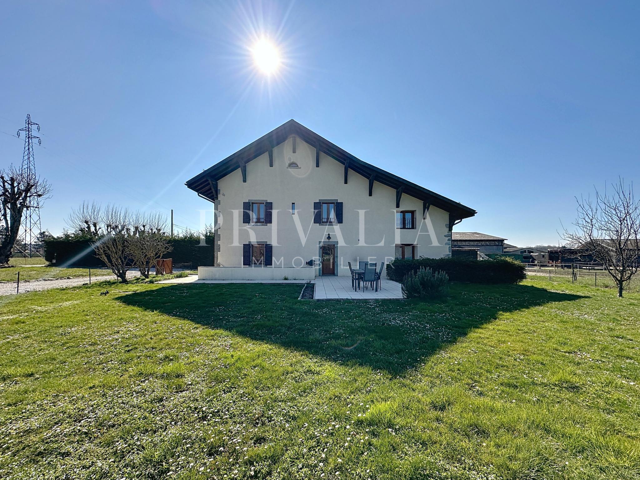 PrivaliaCharming semi-detached country house in a quiet, green setting