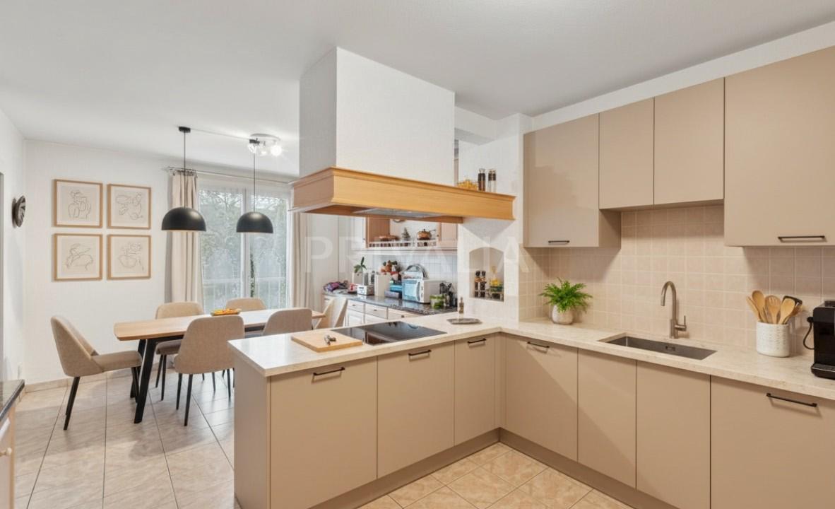 PrivaliaExclusive – Spacious 6-room apartment in Collonge-Bellerive