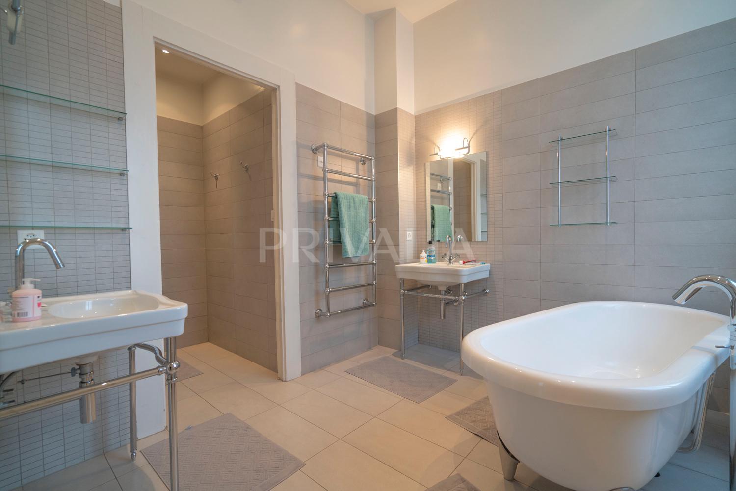 PrivaliaREMARKABLE APARTMENT IN THE TRANCHEES AREA
