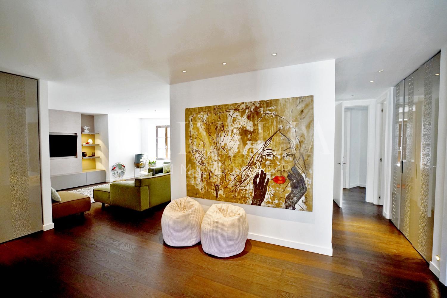PrivaliaBeautiful walk-through flat a few steps from the lower streets