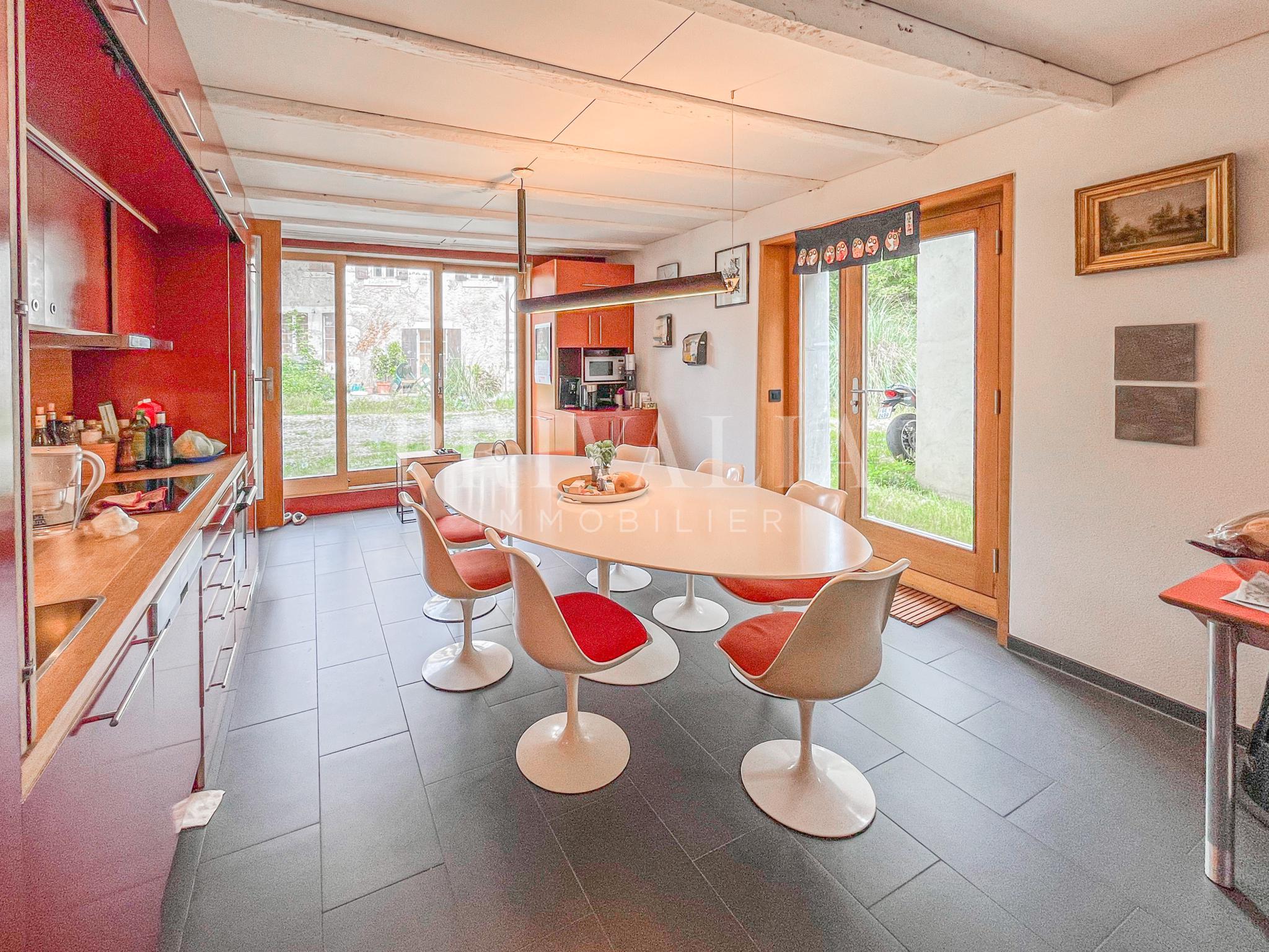 PrivaliaBeautiful village house in the heart of Troinex