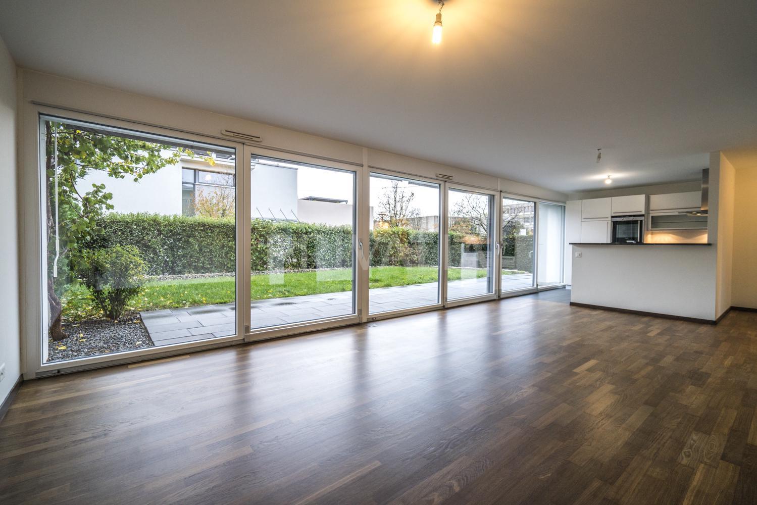 PrivaliaBelle villa mitoyenne contemporaine avec jardin