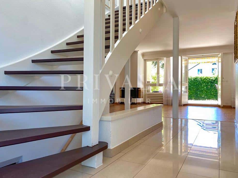 PrivaliaBelle villa individuelle avec grand jardin à Prangins