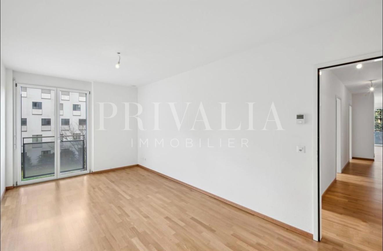 PrivaliaSuperb contemporary flat in a leafy setting on the edge of town