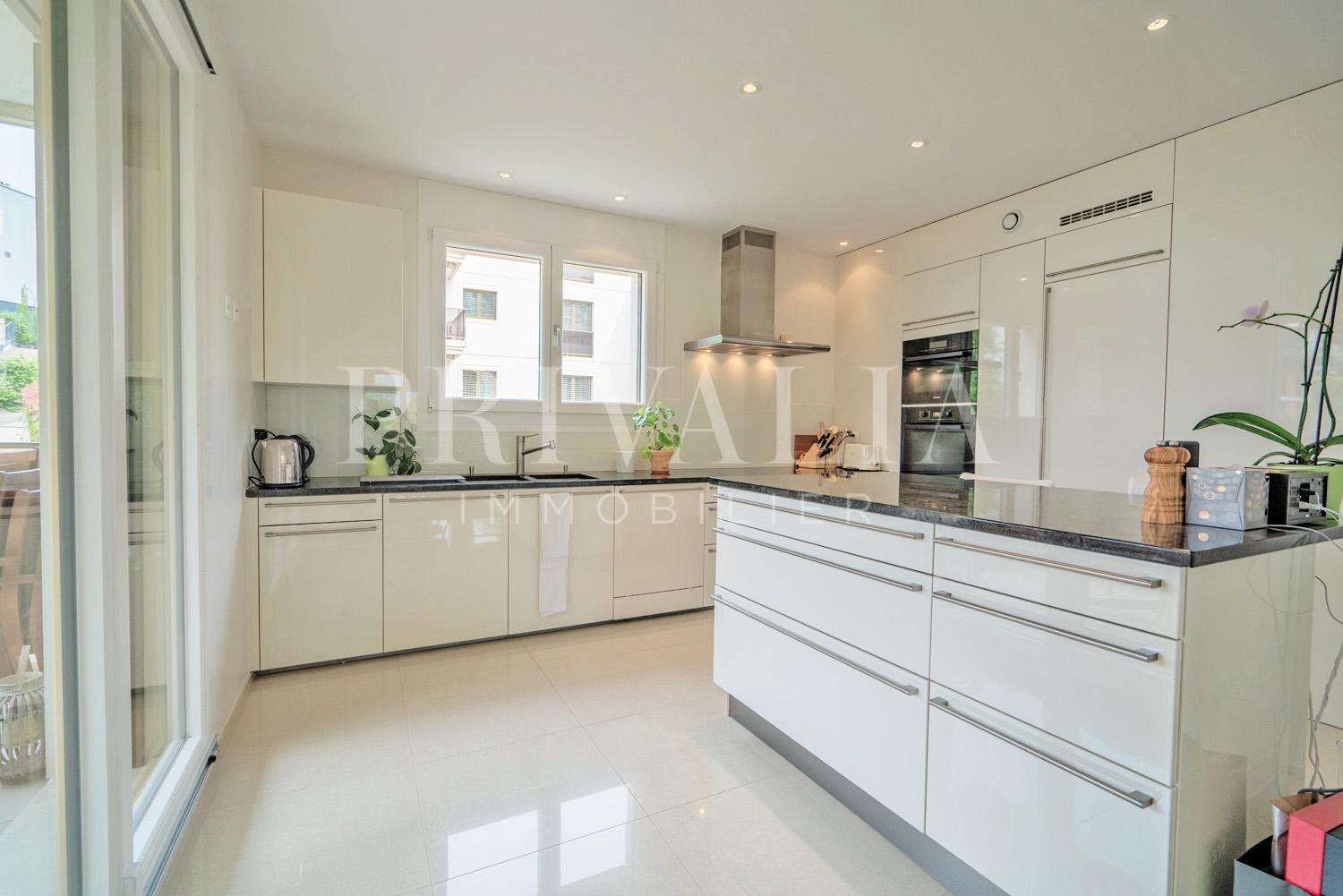 PrivaliaMagnificent 6-room apartment in Champel