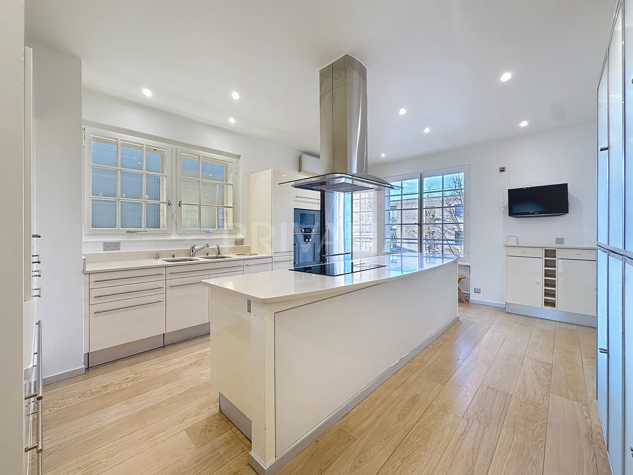 PrivaliaRavissante villa familiale individuelle au cœur du village de Vandœuvres