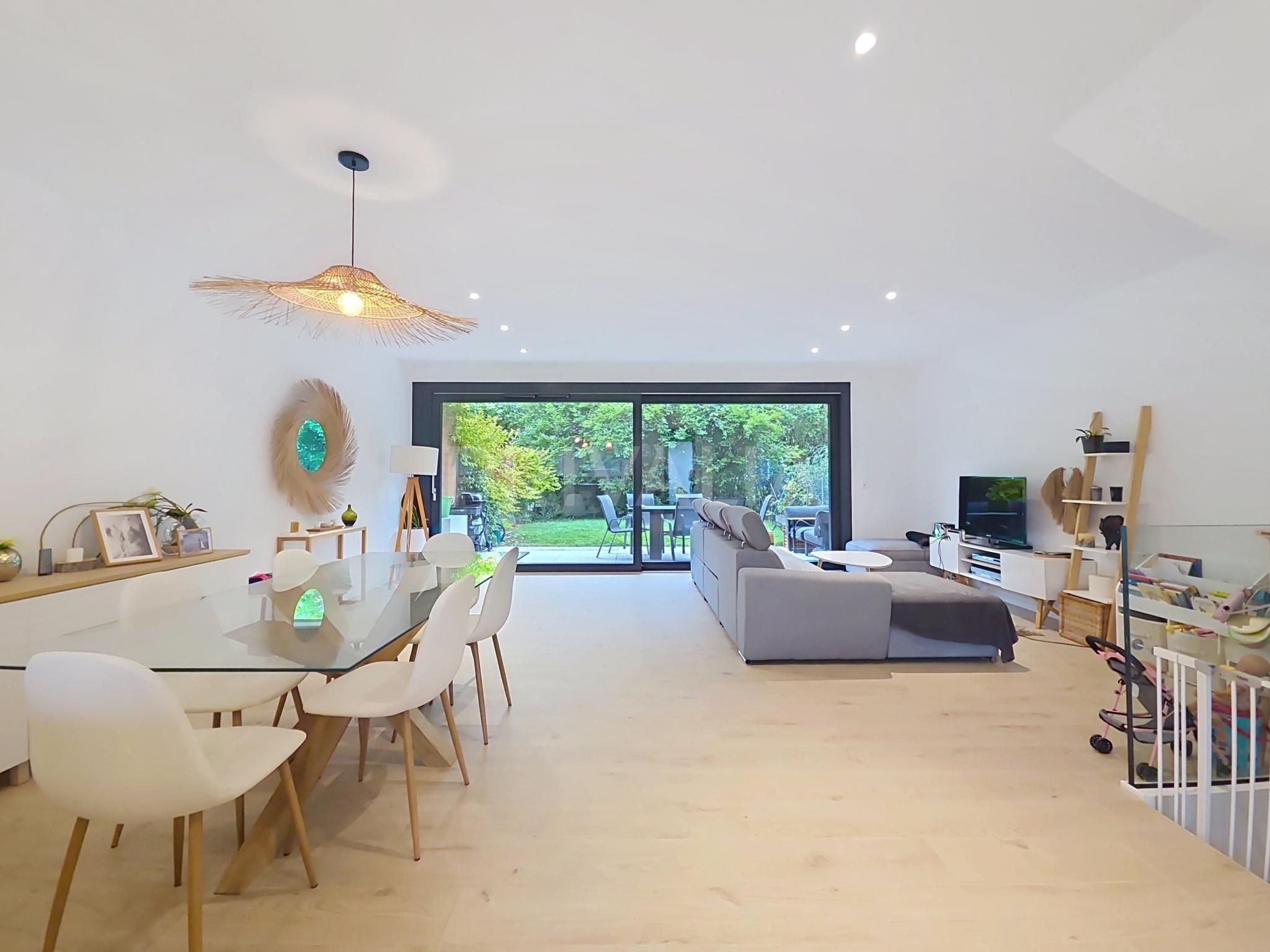 PrivaliaMagnifique villa contemporaine mitoyenne meublée