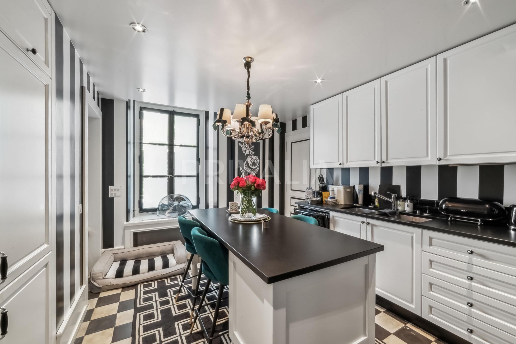 PrivaliaUnique : Splendid residence with outbuilding in the heart of Vandoeuvres