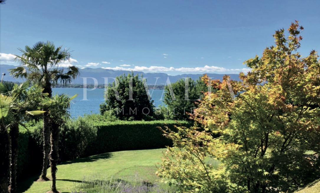 PrivaliaUnique Property with Geneva Lake View
